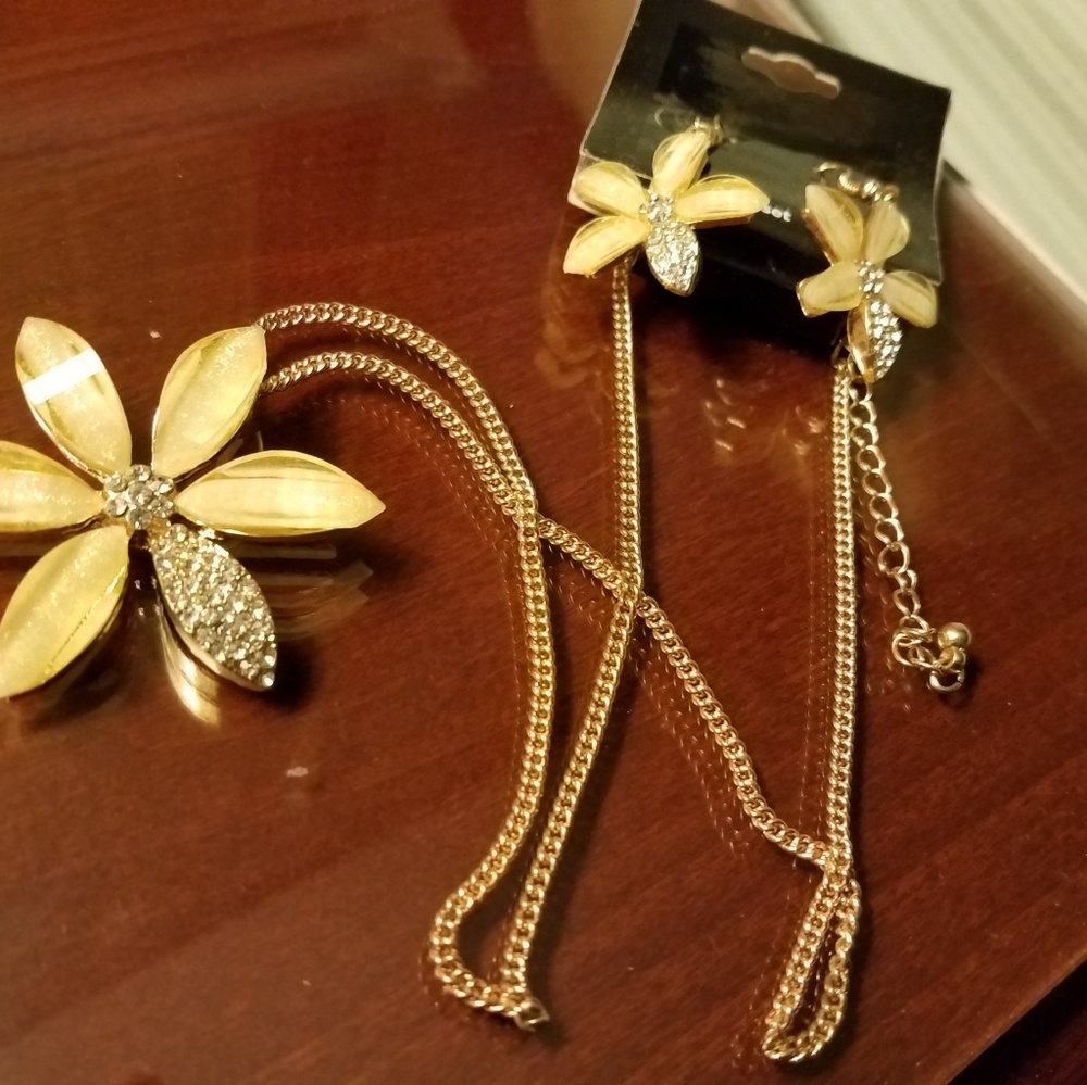 SOLD OUT! floral necklace & earrings set